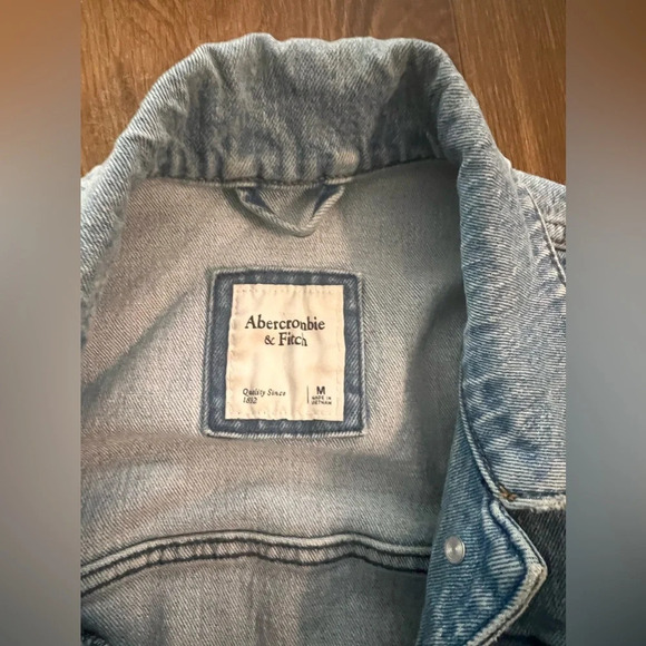 Abercrombie & Fitch Women’s Medium Wash Denim Jacket Size M - Picture 3 of 5